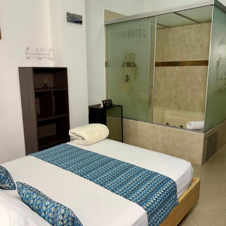 Living Montes - Habitación Doble Deluxe con bañera - 3
