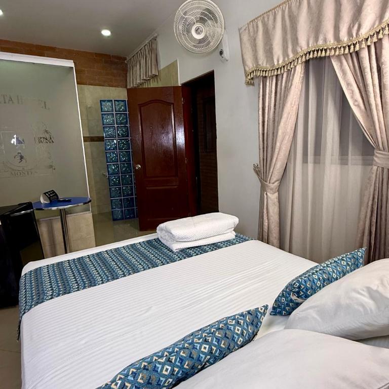 Living Montes - Habitación Doble Deluxe con bañera - 2