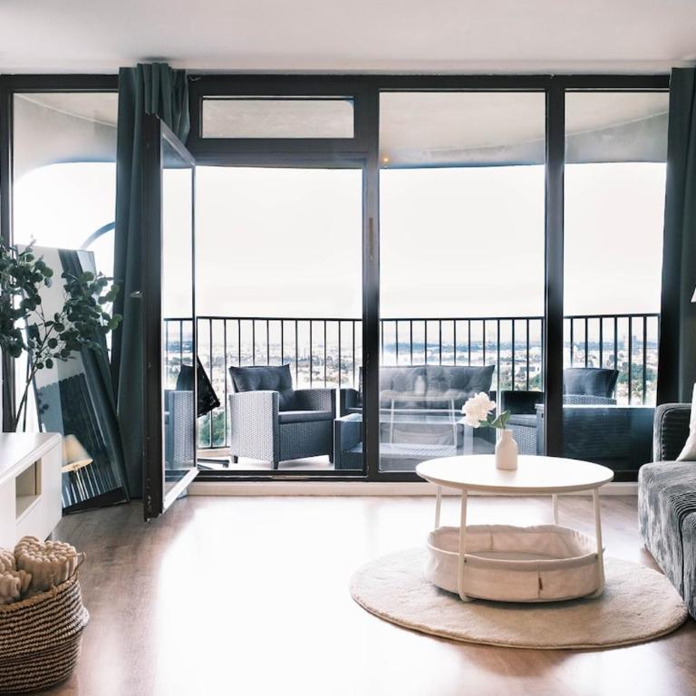 NEU Proud Skyline Suite im Augsburger Hotelturm 2 Balkone - Apartment mit 1 Schlafzimmer - 1