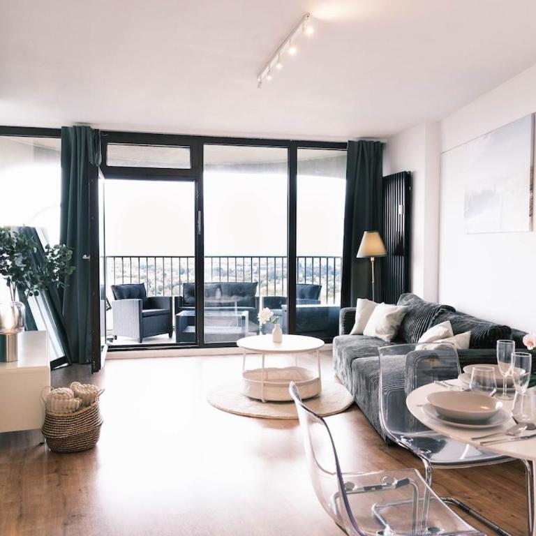 NEU Proud Skyline Suite im Augsburger Hotelturm 2 Balkone - Apartment mit 1 Schlafzimmer - 2