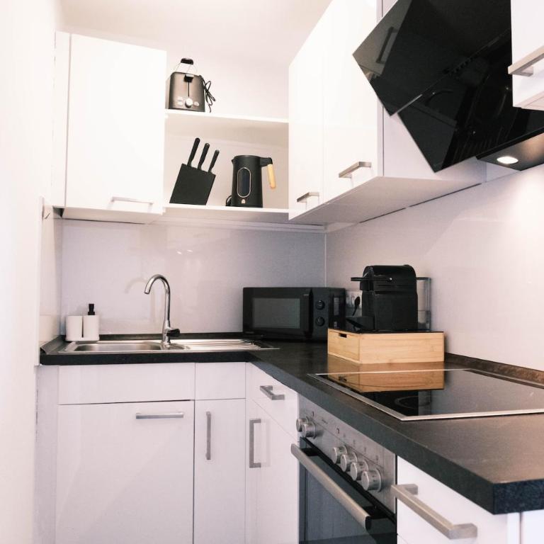 NEU Proud Skyline Suite im Augsburger Hotelturm 2 Balkone - Apartment mit 1 Schlafzimmer - 12