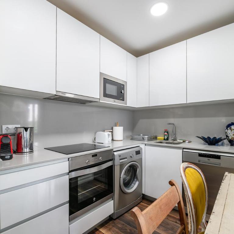 Confort, 2 Baños y AC-A 6 min en Metro de Gran Vía - Apartment mit 2 Schlafzimmern - 25