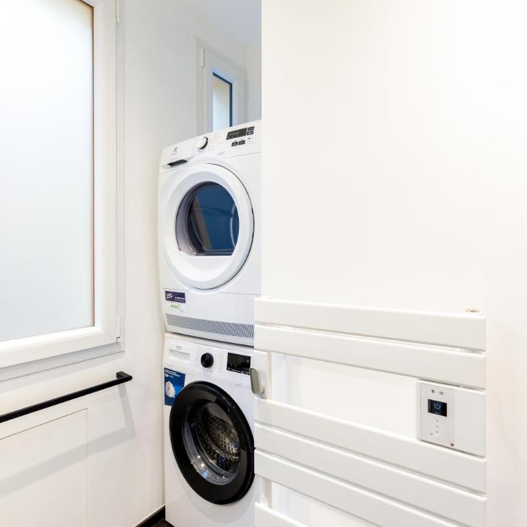 Elegant 2BR - Sleeps 6 - Steps from Arc de Triomphe - Superior Apartment mit 2 Schlafzimmern - 2