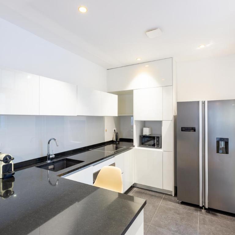 Elegant 2BR - Sleeps 6 - Steps from Arc de Triomphe - Superior Apartment mit 2 Schlafzimmern - 14