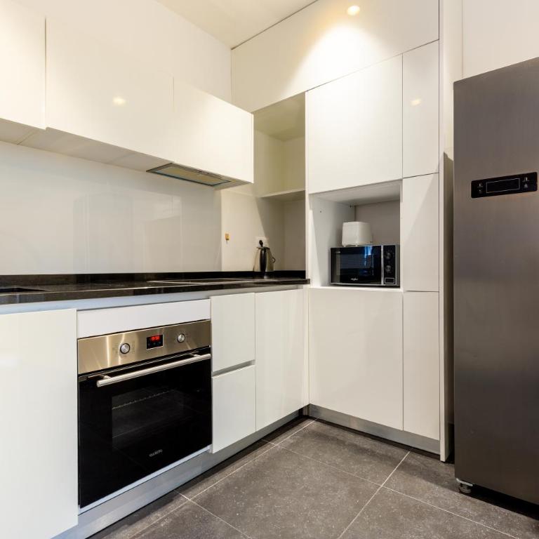 Elegant 2BR - Sleeps 6 - Steps from Arc de Triomphe - Superior Apartment mit 2 Schlafzimmern - 7