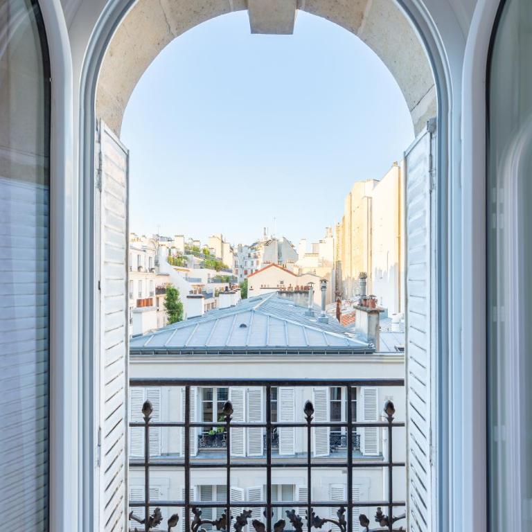 Elegant 2BR - Sleeps 6 - Steps from Arc de Triomphe - Superior Apartment mit 2 Schlafzimmern - 6