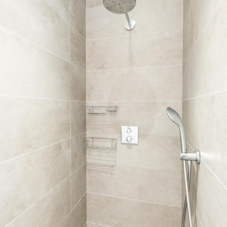 Elegant 2BR - Sleeps 6 - Steps from Arc de Triomphe - Superior Apartment mit 2 Schlafzimmern - 23