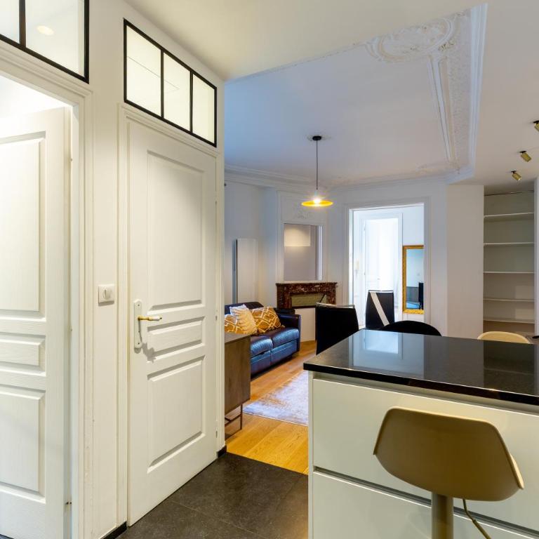 Elegant 2BR - Sleeps 6 - Steps from Arc de Triomphe - Superior Apartment mit 2 Schlafzimmern - 26