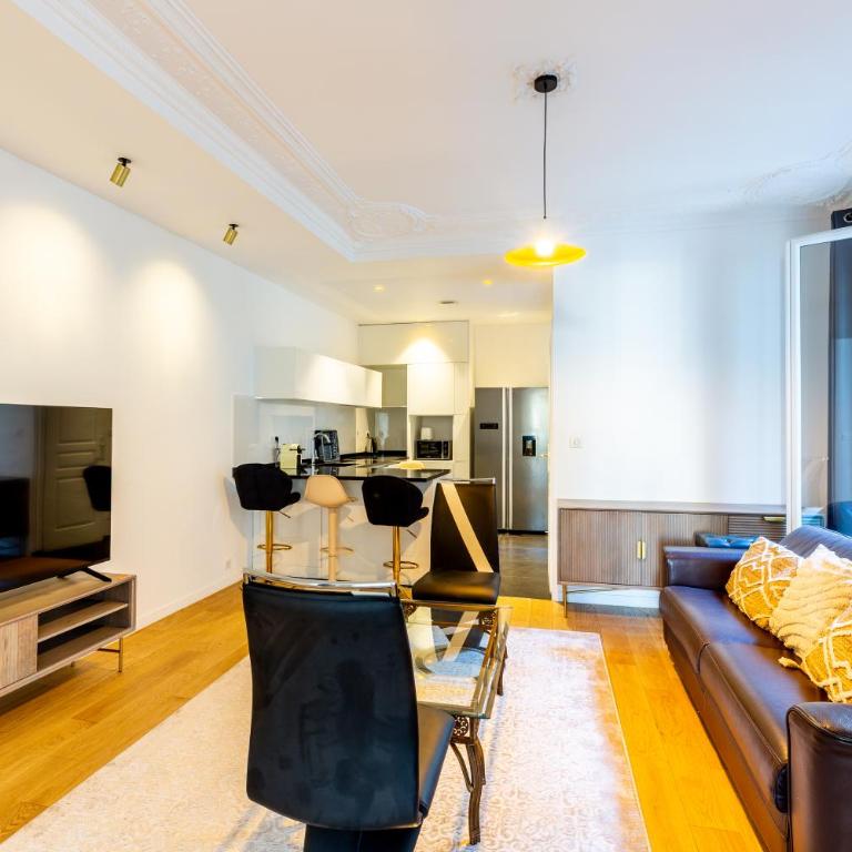 Elegant 2BR - Sleeps 6 - Steps from Arc de Triomphe - Superior Apartment mit 2 Schlafzimmern - 1
