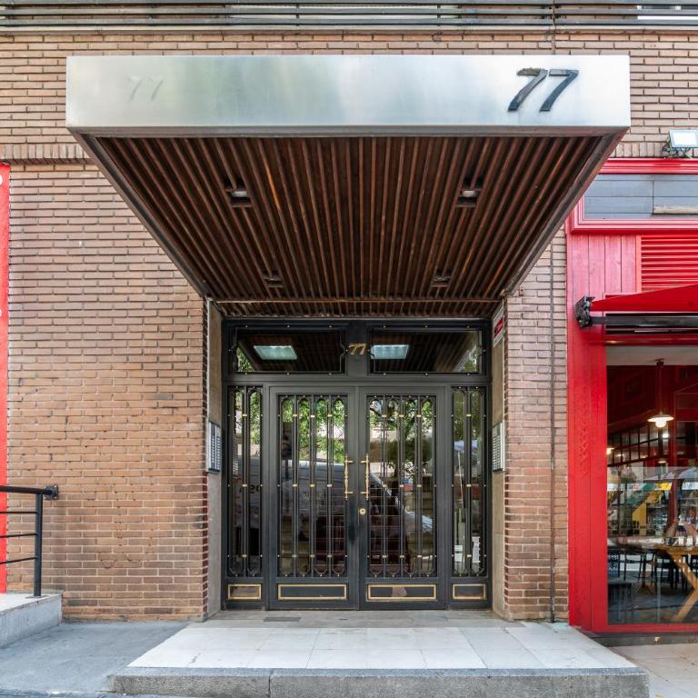 Confort, 2 Baños y AC-A 6 min en Metro de Gran Vía - Apartment mit 2 Schlafzimmern - 45