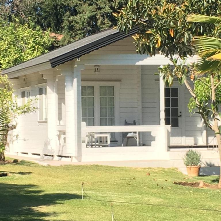 A hidden Paradise - charming chalet with 2,400m2 garden, 5 minutes from the beach - Casa de 2 dormitorios - 5