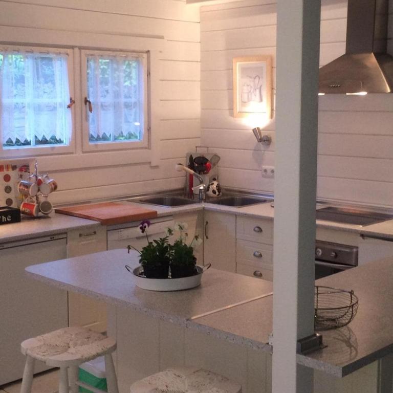 A hidden Paradise - charming chalet with 2,400m2 garden, 5 minutes from the beach - Casa de 2 dormitorios - 9