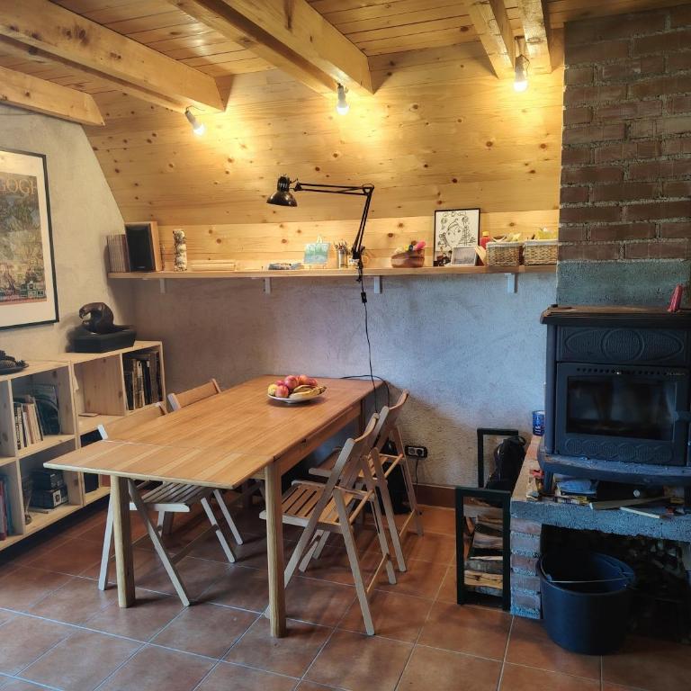 Woodland House Retreat - Cozy Cabin near the Town Center - Two-Bedroom Chalet - 4