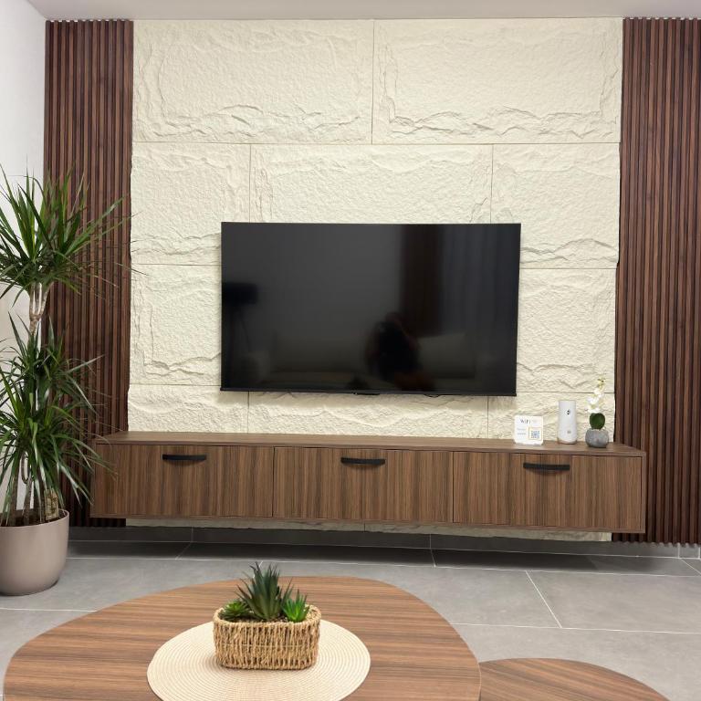 Wild Beauty Premium Apartment - Deluxe One-Bedroom Apartment with Garden View - 3