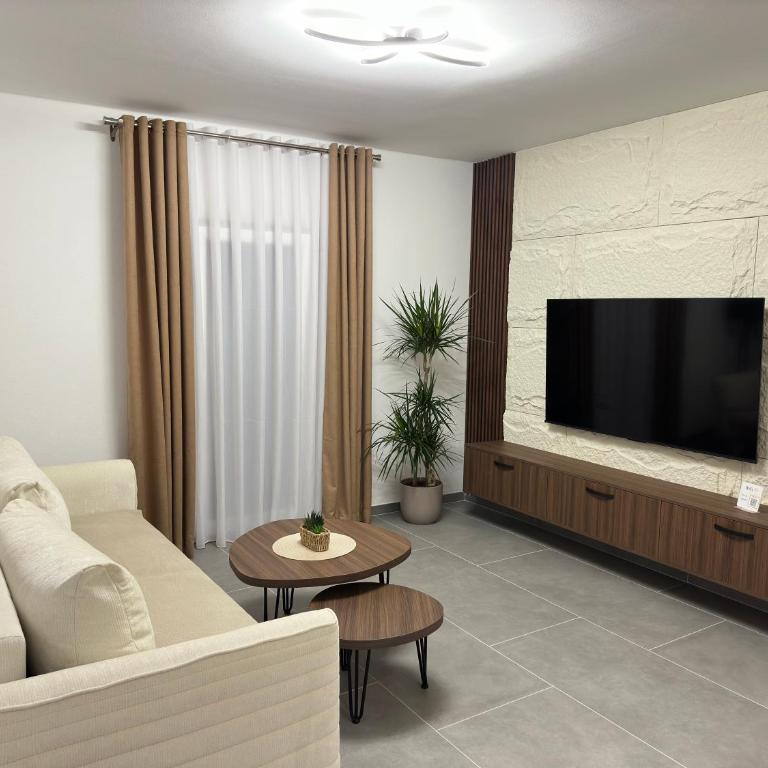 Wild Beauty Premium Apartment - Deluxe One-Bedroom Apartment with Garden View - 4