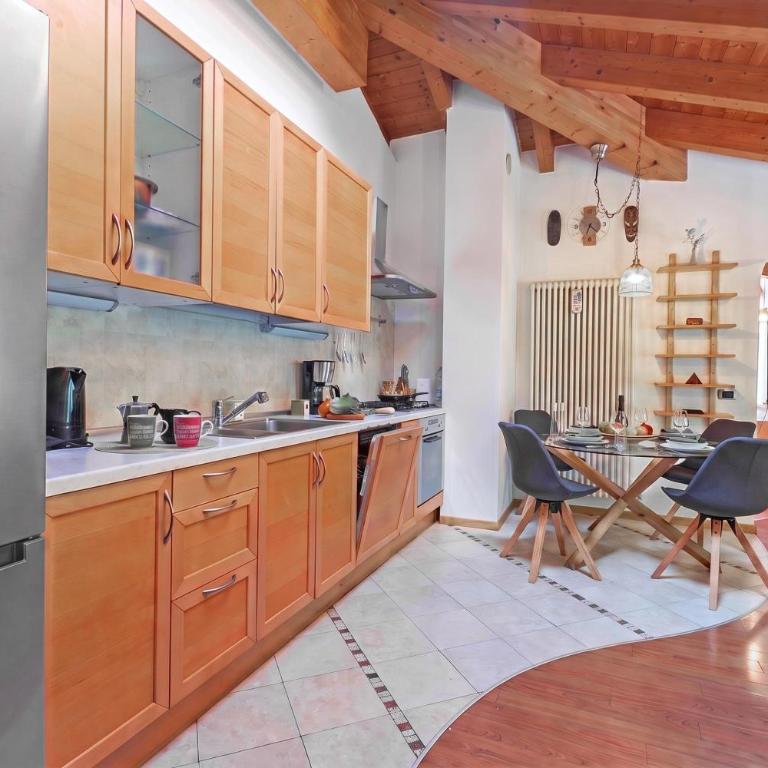 Torbole On the Moon Apartment near Beach - Happy Rentals - Apartment mit Blick auf die Berge - 5