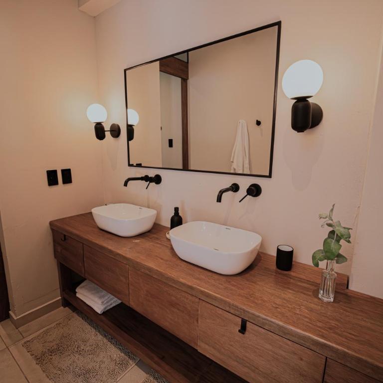 Earth Tones Tiny Homes & Suites - Family Suite - 3