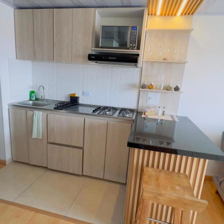 Cozy apartment near the airport - Three-Bedroom Apartment - 4