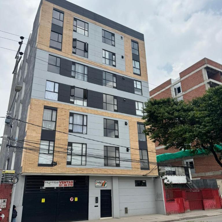Cozy apartment near the airport - Three-Bedroom Apartment - 7