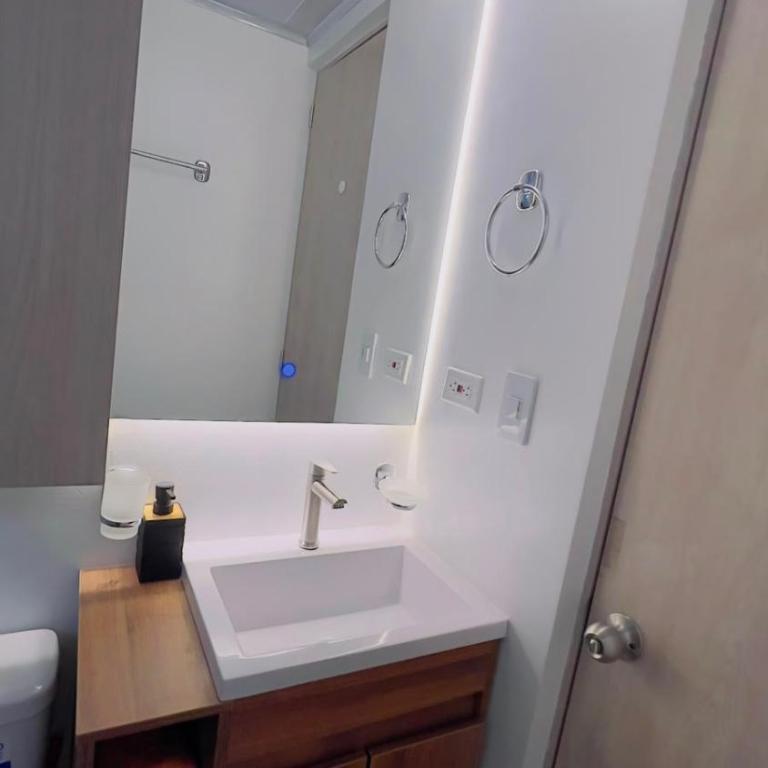 Cozy apartment near the airport - Three-Bedroom Apartment - 25