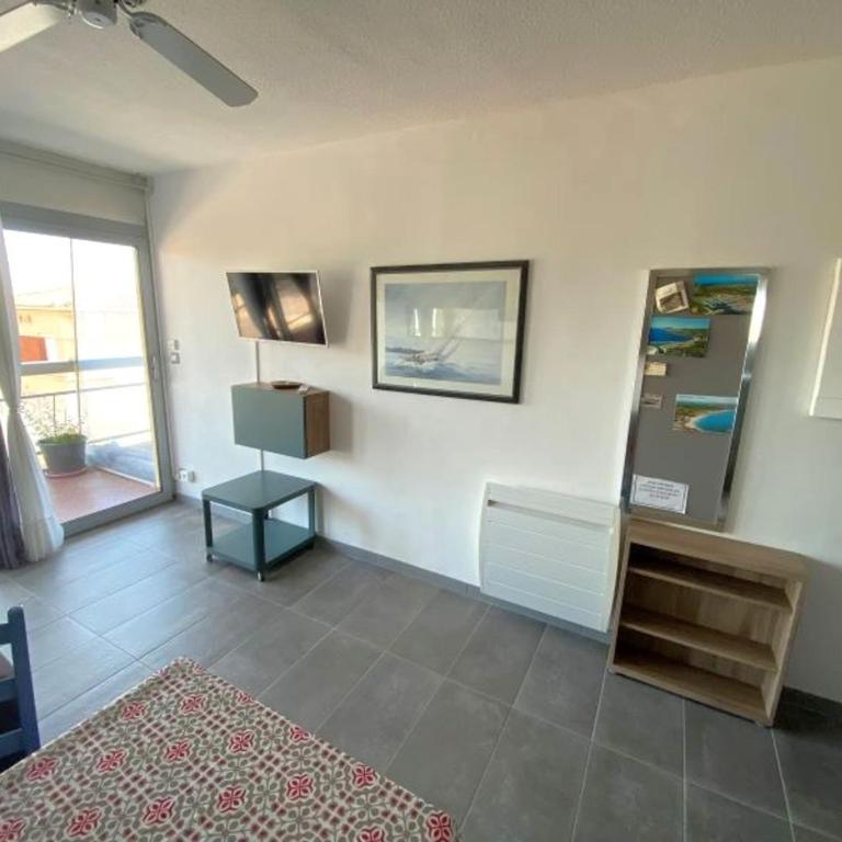 Appartement sur la plage pour 4 personnes avec parking - FR-1-837-5 - Appartement - 3