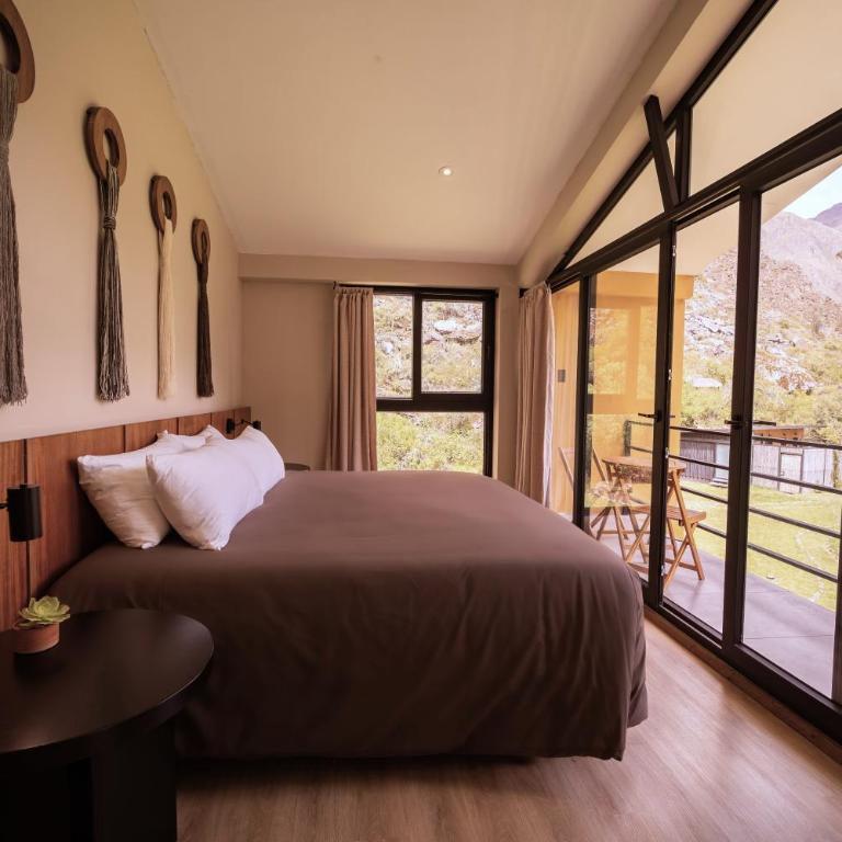 Earth Tones Tiny Homes & Suites - King Suite with Balcony - 7