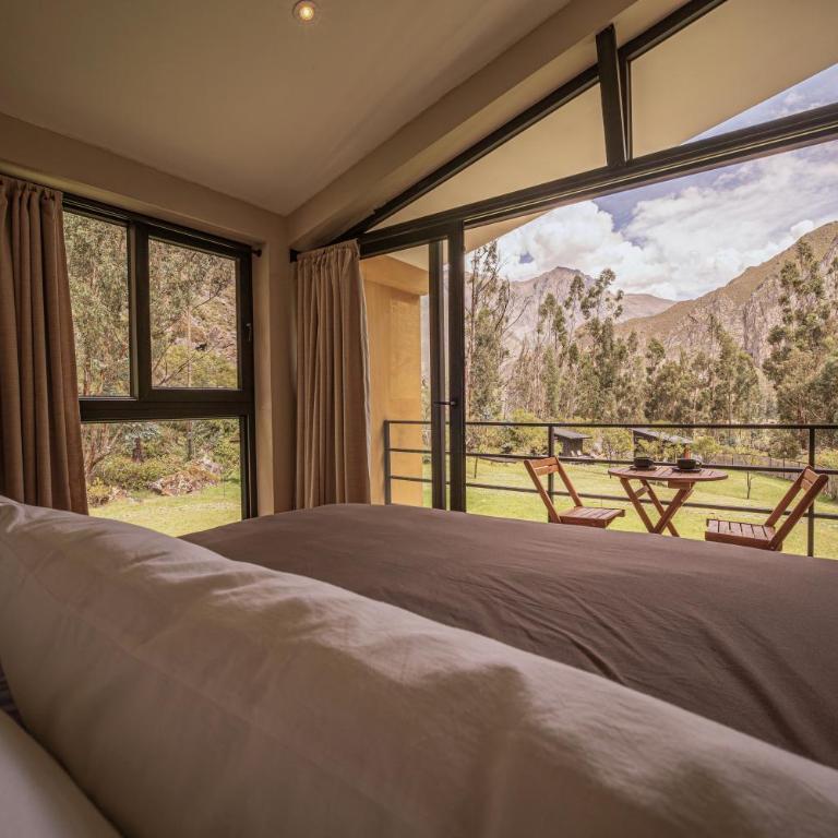 Earth Tones Tiny Homes & Suites - King Suite with Balcony - 11
