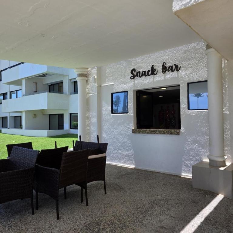 Oceanfront in Punta Diamante with a pool - Apartment mit 3 Schlafzimmern - 60