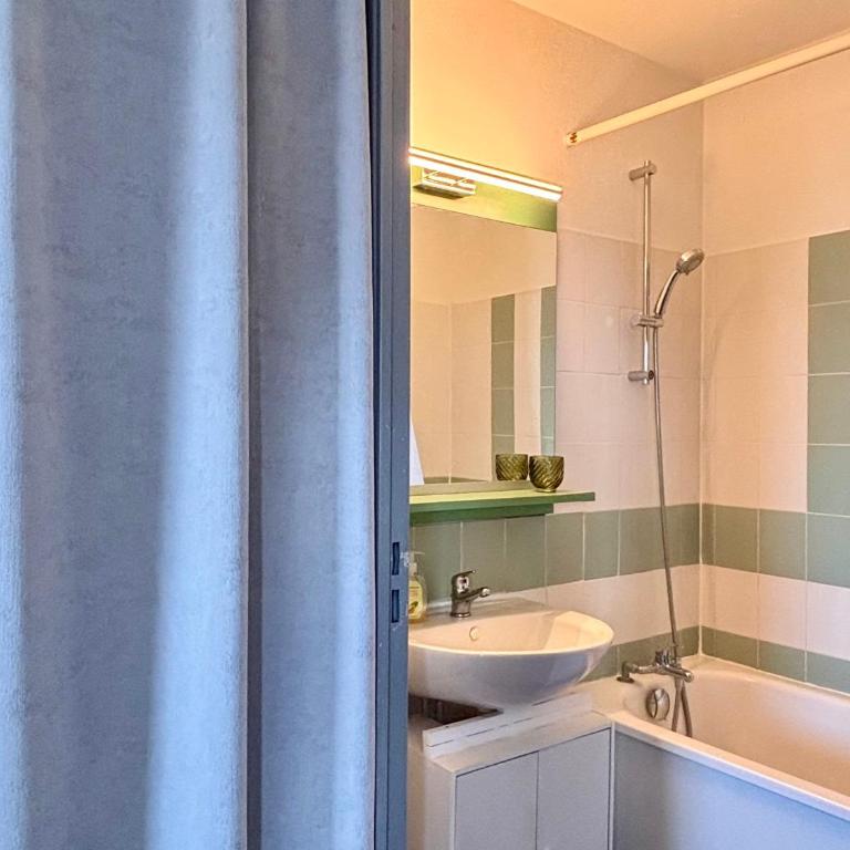 Ravissant appartement climatisé - 4 pers., vue montagne - FR-1-748-41 - Appartement - 9