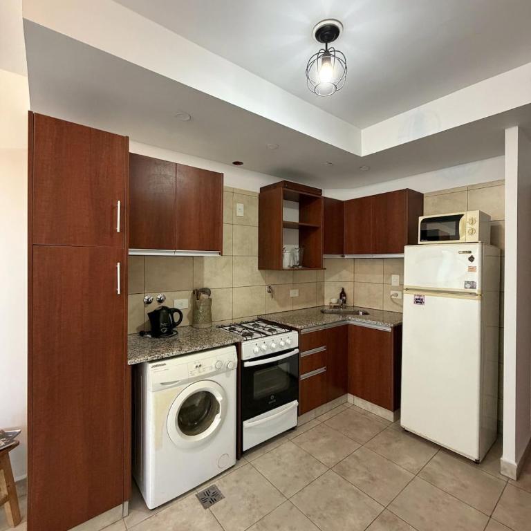 Moderno departamento con balcón y parrilla - One-Bedroom Apartment - 1