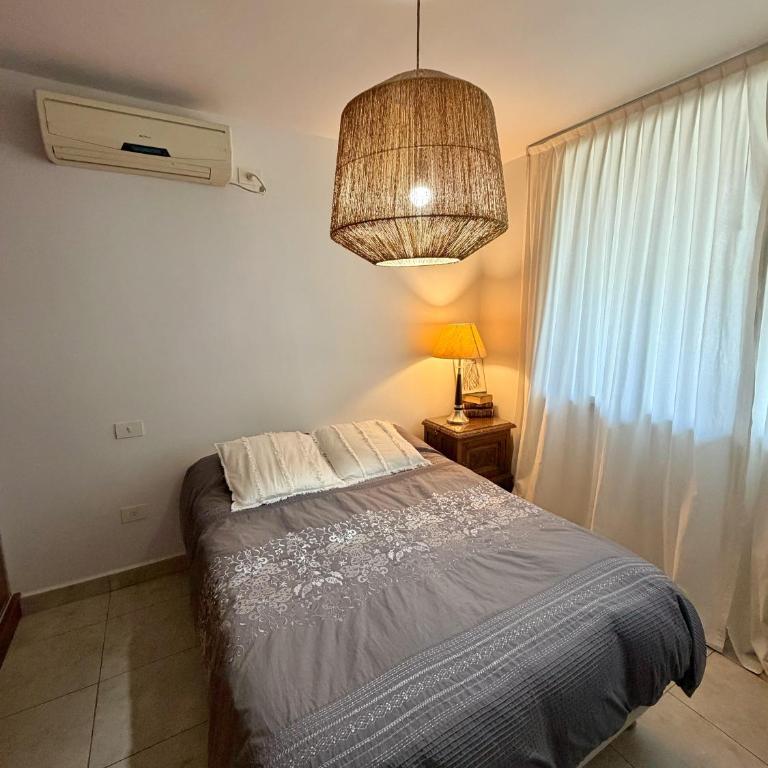 Moderno departamento con balcón y parrilla - One-Bedroom Apartment - 2