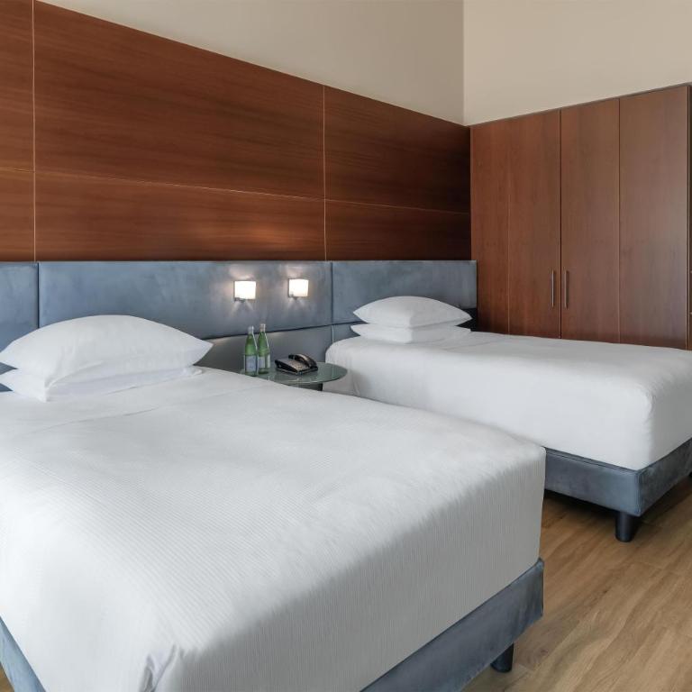 DoubleTree by Hilton Turin Lingotto - Camera Deluxe Doppia con Letti Singoli - 3