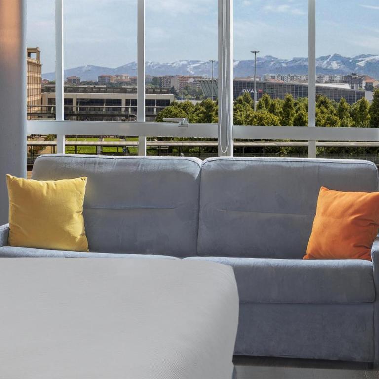DoubleTree by Hilton Turin Lingotto - Camera Comfort con 1 Letto King Size e 1 Divano - 3
