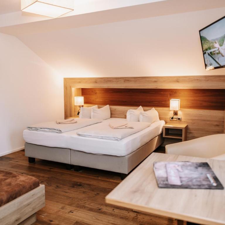 Hotel - Wirts'haus "Zum Schweizer" - Doppelzimmer mit Balkon - 7