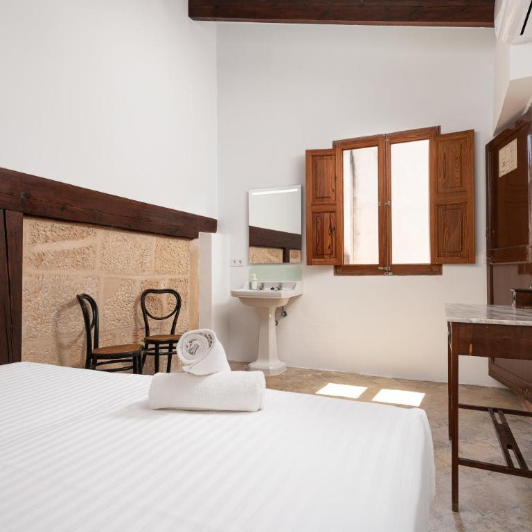 Hostal Pons - Habitación Doble con baño compartido - 2 camas - 6