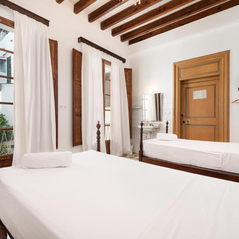 Hostal Pons - Habitación Doble con baño compartido - 2 camas - 10