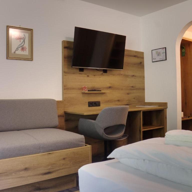 Central B&B Obertauern - Double Room with Balcony - 16