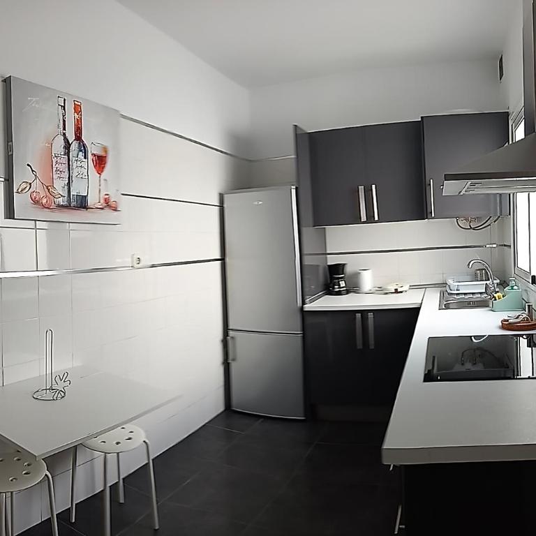 ATICO CON TERRAZA, VISTAS AL MAR Y CIUDAD - Apartamento de 2 dormitorios - 9