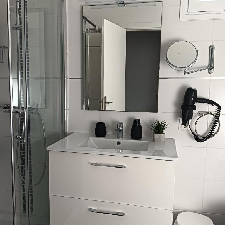 ATICO CON TERRAZA, VISTAS AL MAR Y CIUDAD - Apartamento de 2 dormitorios - 11