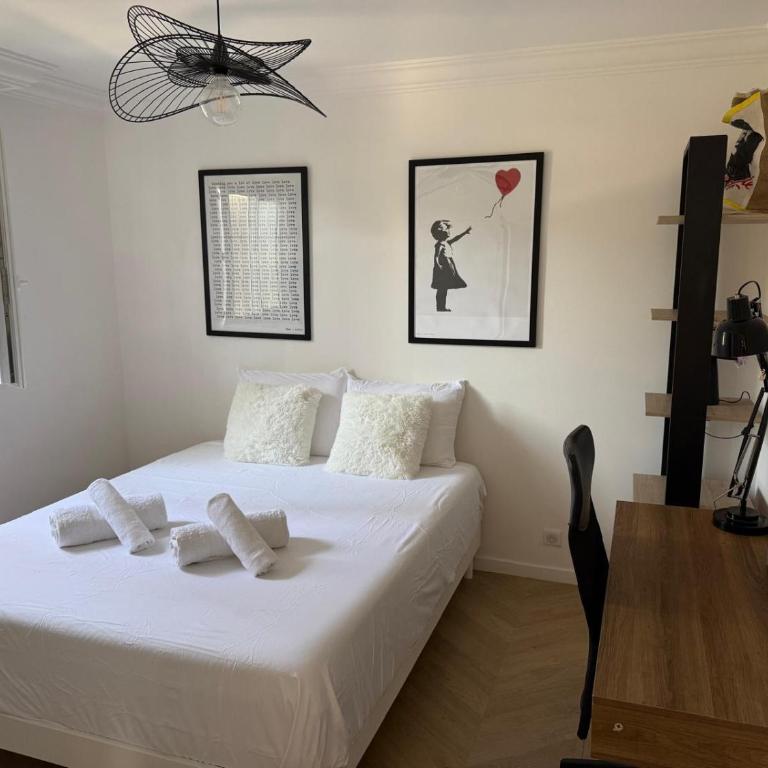 Premium Apartment with Private Jacuzzi - Three-Bedroom Apartment - 17
