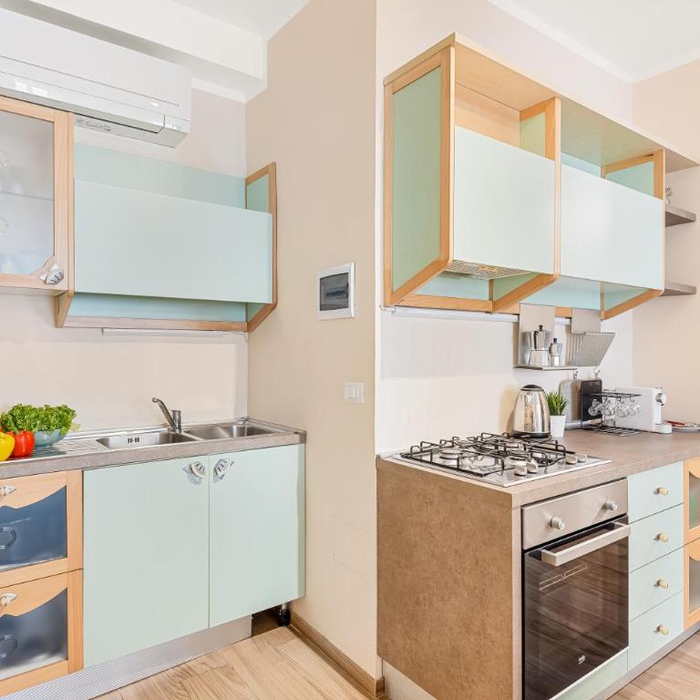 Santa Croce Penthouse, 2 Bedrooms with a View of the Basilica - Three-Bedroom Apartment - 9