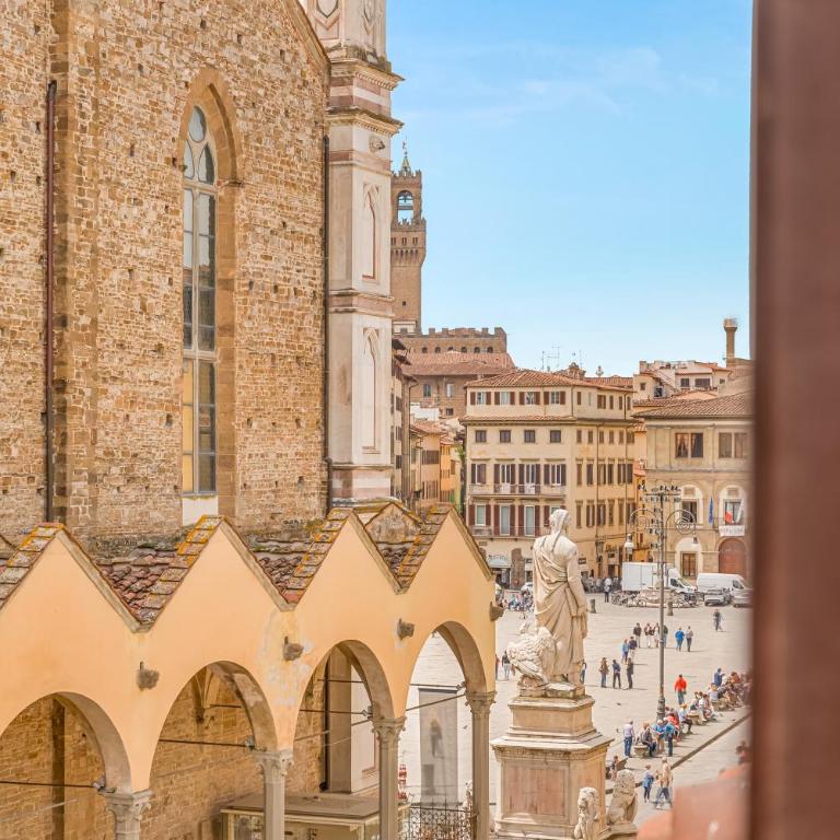 Santa Croce Penthouse, 2 Bedrooms with a View of the Basilica - Three-Bedroom Apartment - 3