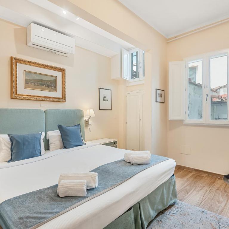 Santa Croce Penthouse, 2 Bedrooms with a View of the Basilica - Three-Bedroom Apartment - 14