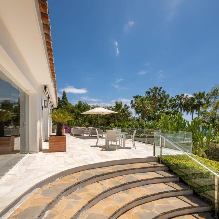 Exceptional Villa in Las Chapas with breathtaking panoramic views! - Villa - 44