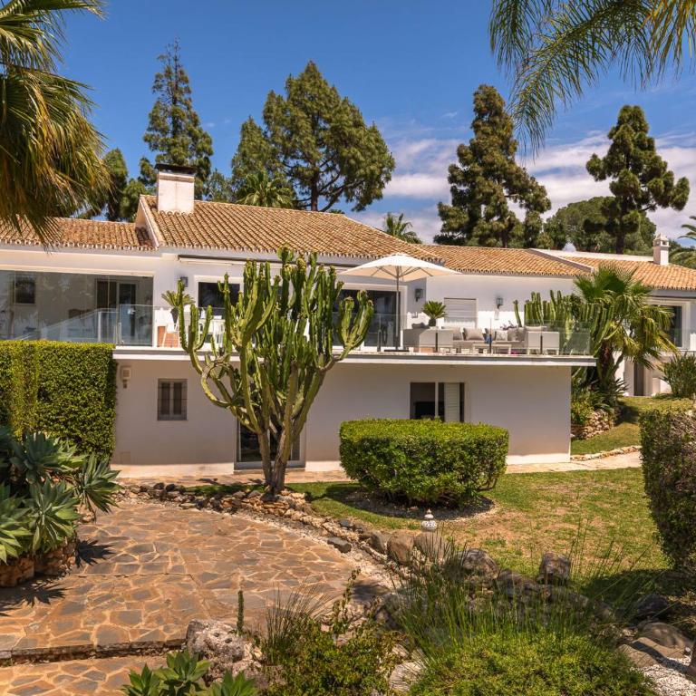 Exceptional Villa in Las Chapas with breathtaking panoramic views! - Villa - 72