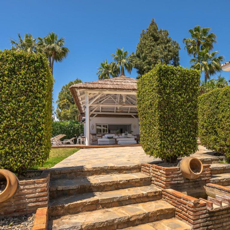 Exceptional Villa in Las Chapas with breathtaking panoramic views! - Villa - 80