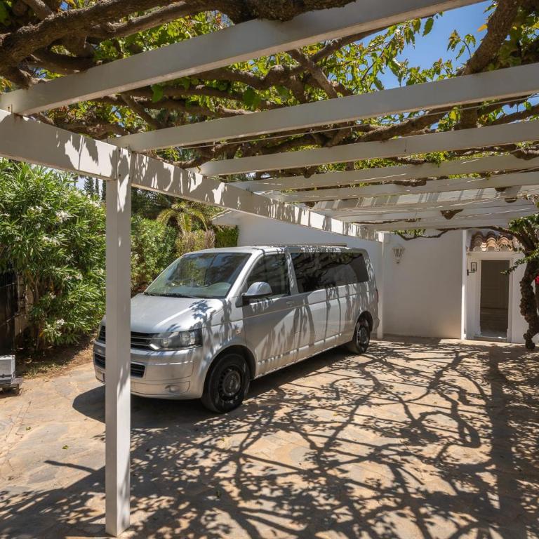 Exceptional Villa in Las Chapas with breathtaking panoramic views! - Villa - 100