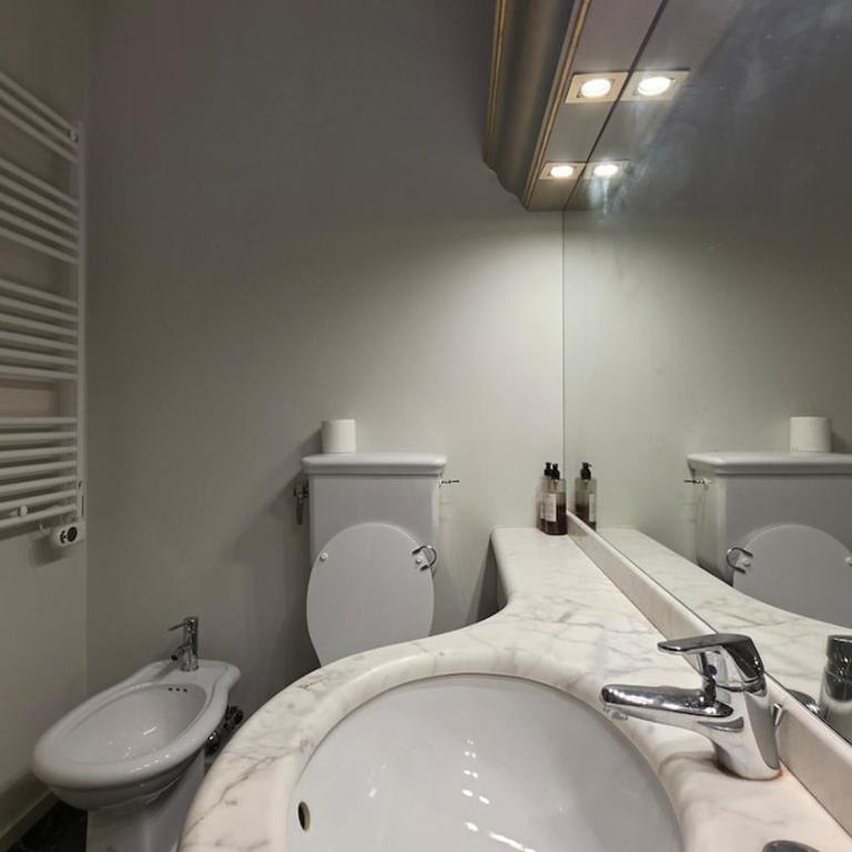 Secret Garden Elegant Apartment - Santa Lucia - Appartamento con 2 Camere da Letto e Vista Giardino - 3