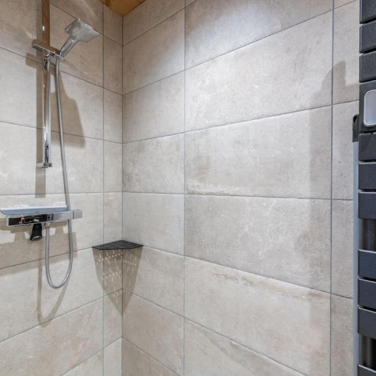 Chalet Atlas Luxus-Chalet mit Whirlpool Sauna & nur 500 m von den Skip - Chalet - 27