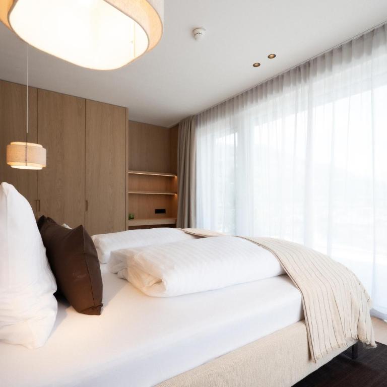 Hotel Brückenwirt - Zimmer mit Kingsize-Bett und Bergblick - 2